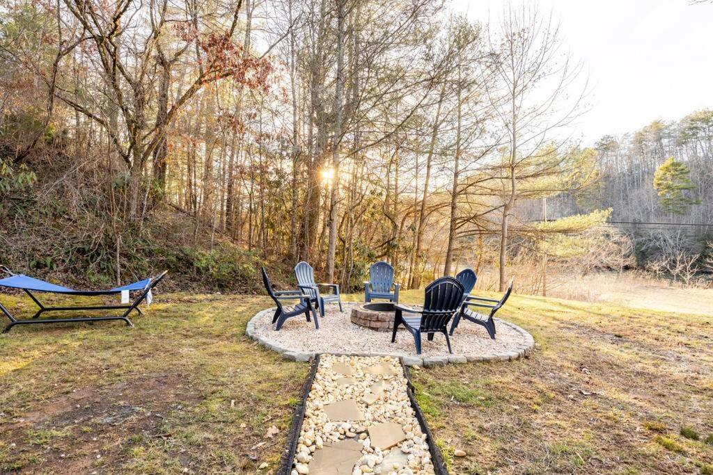 Riverside Relaxer W/Hot Tub+Fire Pit +Wifi & View Franklin Dış mekan fotoğraf